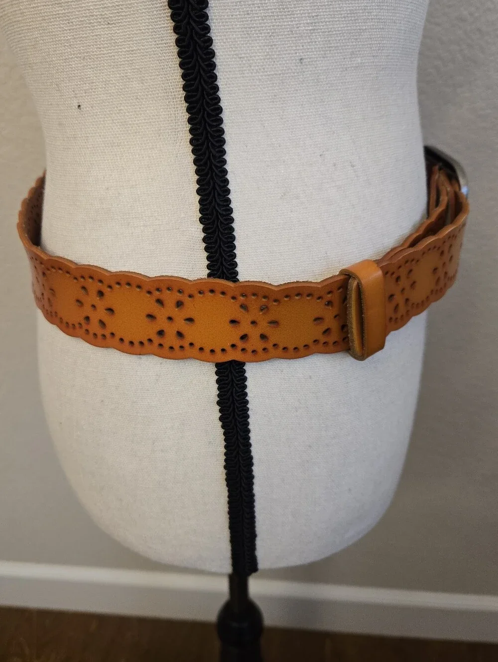 Cowgirl Western Belt Light Tan Orange Hue Cut Out Flowers Pattern 35 Inches Long